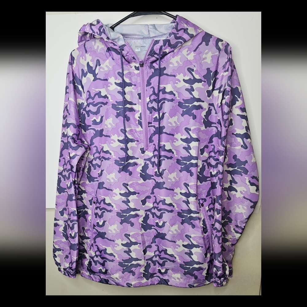 Xersion NWOT Purple Camo design Woman's Size M Windbreaker